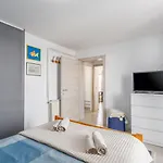 Modernes Mit Meerblick, Stylischem Interieur, Privatem Balkon, Grill, Klima, Wifi