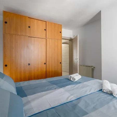 Modernes Mit Meerblick, Stylischem Interieur, Privatem Balkon, Grill, Klima, Wifi Daire Poreč